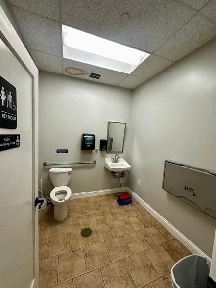 More Photos Of 61 Commerce Way, Plymouth Storefront Retail Office For Lease