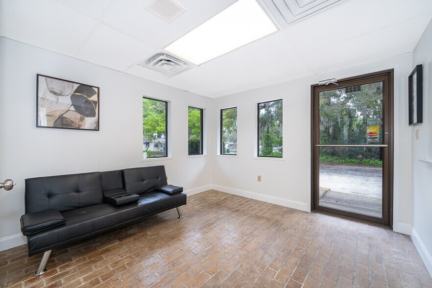 More Photos Of 2025 Flamingo Dr, Bartow Medical For Lease