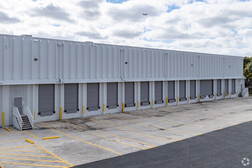 More Photos Of 1910 NW 97th Ave, Miami Distribution For Lease