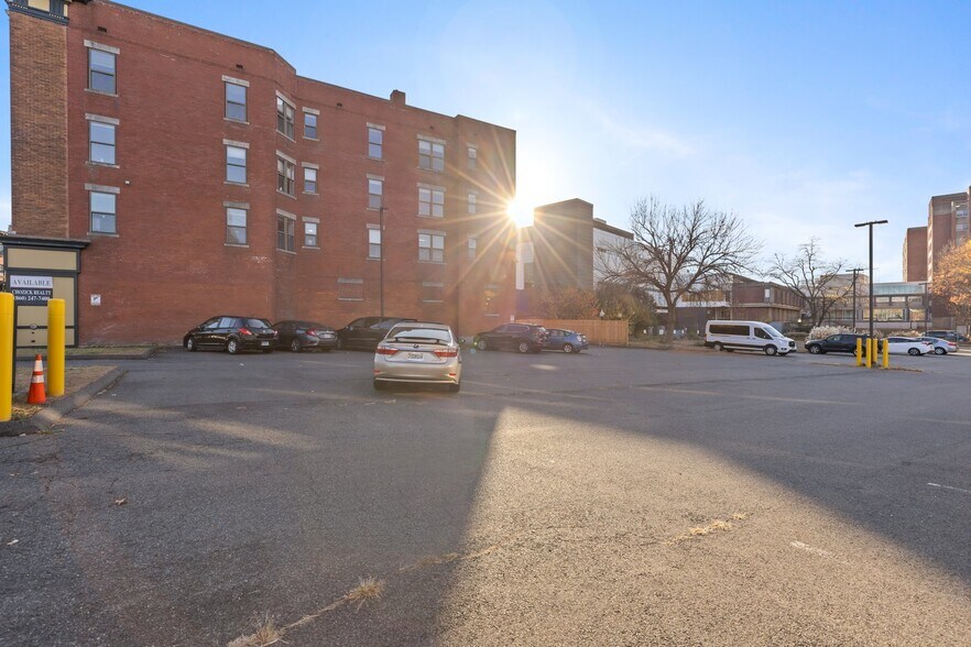 More Photos Of 19-25 Main St, Hartford Office Residential For Sale