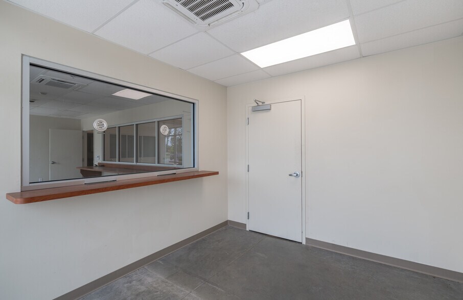 More Photos Of 2280 Lane Ave N, Jacksonville Unknown For Lease