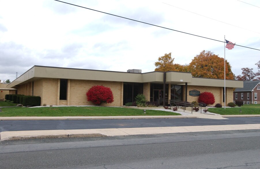 More Photos Of 20 N Front St, Bally Distribution For Sale