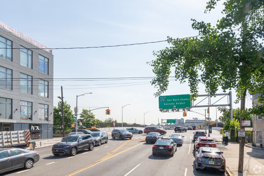 More Photos Of 136-21 Hillside Ave, Richmond Hill Medical For Lease