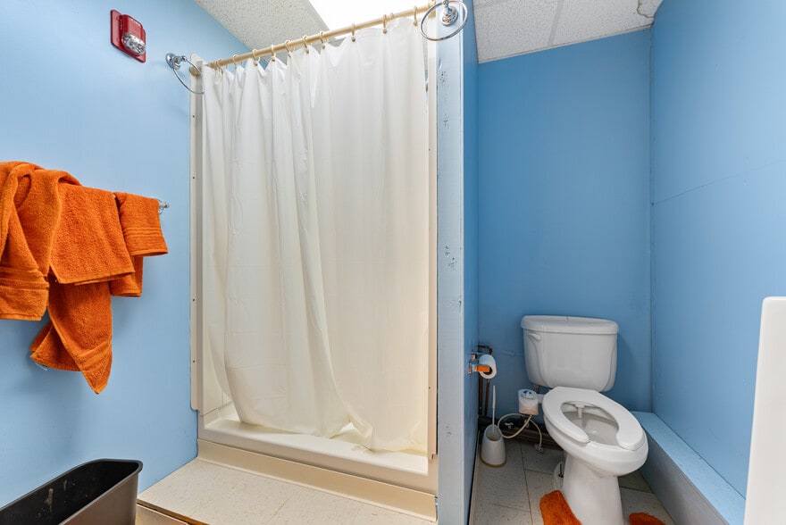 More Photos Of 605 Silver St, Agawam Storefront Retail Office For Sale