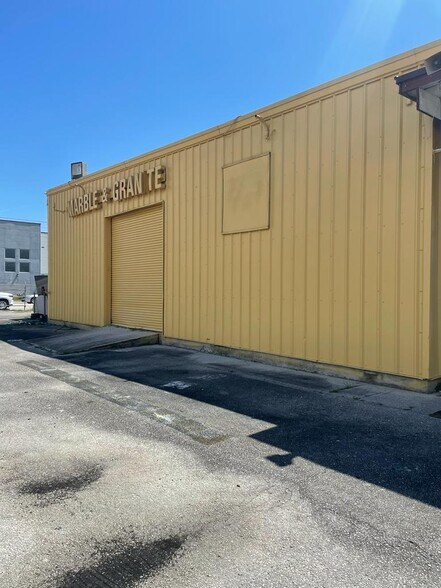 More Photos Of 900 Pembroke Rd, Hallandale Manufacturing For Lease