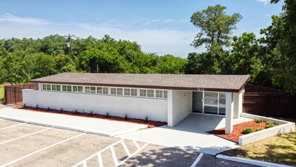 More Photos Of 1414 Forest Ln, Garland Office For Lease