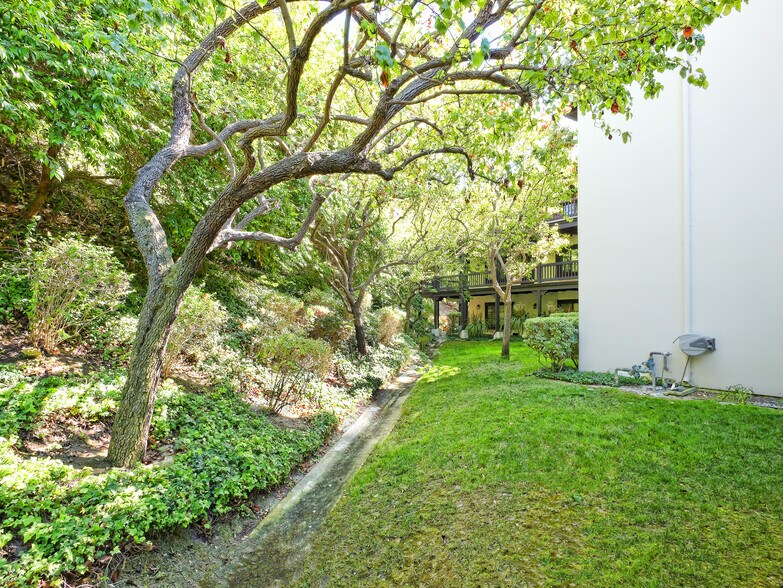More Photos Of 25550 Hawthorne Blvd, Torrance Medical For Sale