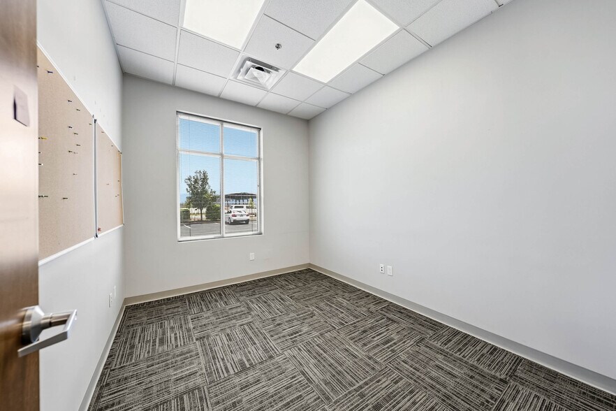 More Photos Of 4689 Industry Dr, Medford Distribution For Lease