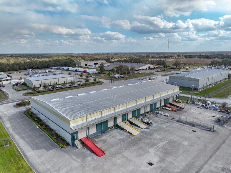 More Photos Of 3545 Reynolds Rd, Lakeland Warehouse For Lease