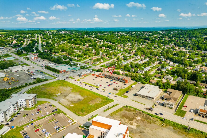 More Photos Of 2140 St King E, Sherbrooke General Retail For Lease