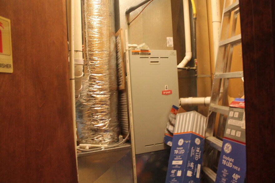 More Photos Of 1401 Financial Park, Carbondale Office For Sale