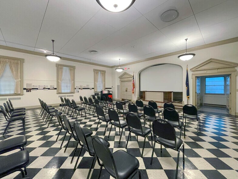 More Photos Of 250 E Market St, York Specialty For Sale