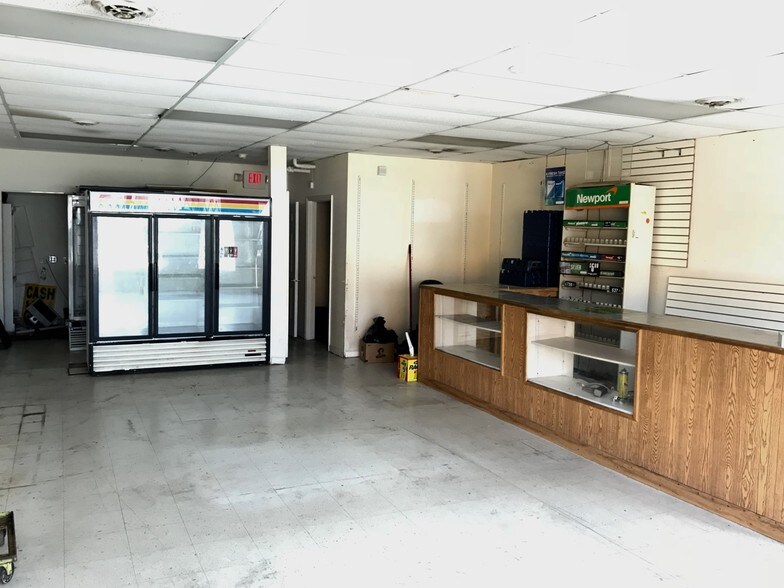 More Photos Of 330 W Station St, Kankakee Freestanding For Sale