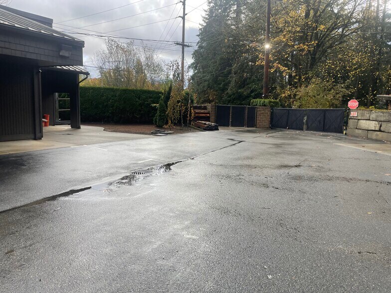 More Photos Of 1705 Newport Way NW, Issaquah Freestanding For Lease