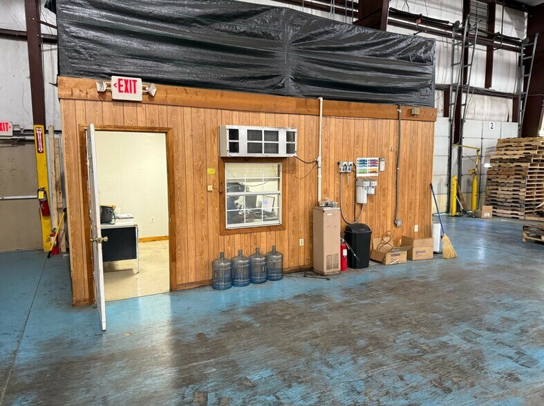 More Photos Of 9120 Wheat St NE, Covington Warehouse For Lease