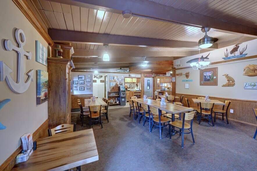 More Photos Of 996 Pacific Dr, Hammond Restaurant For Sale
