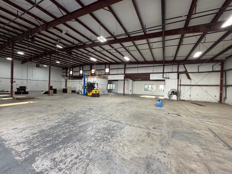 More Photos Of 1449 Field Park Cir, Marietta Warehouse For Lease
