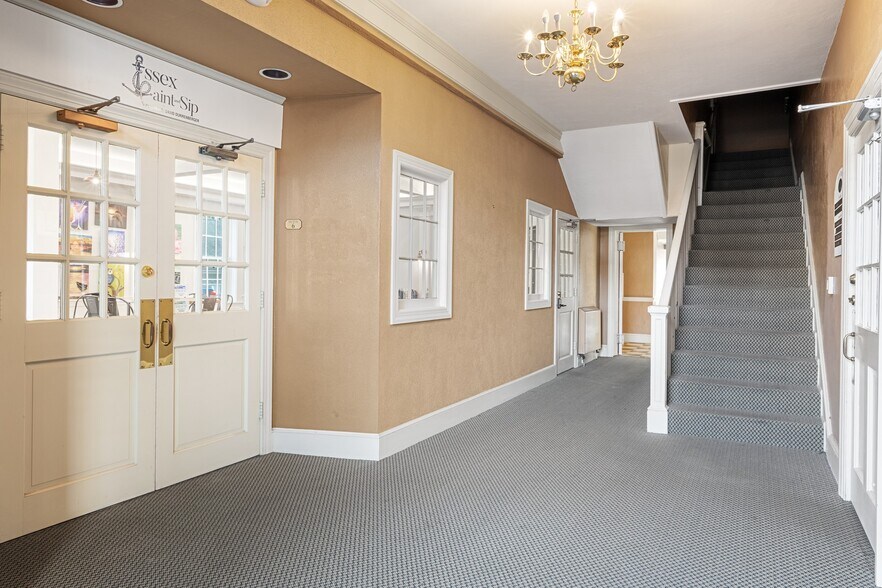 More Photos Of 12 Main St, Essex Office For Lease