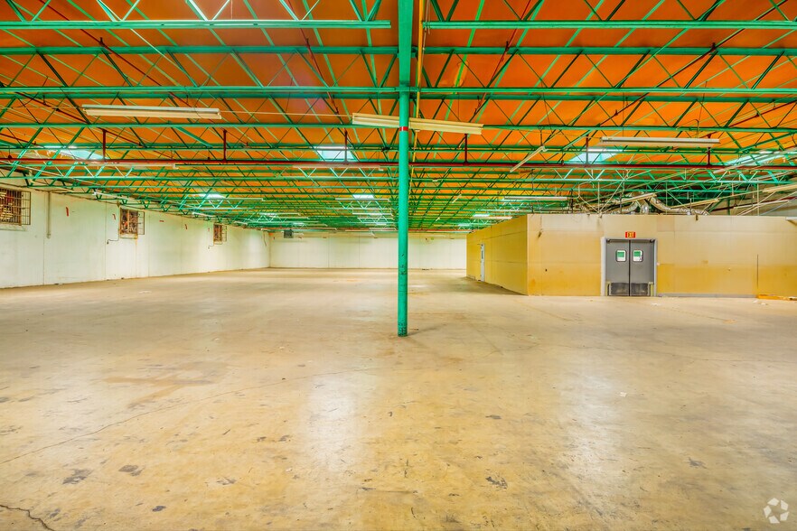 More Photos Of 523 Urban Loop, San Antonio Warehouse For Lease
