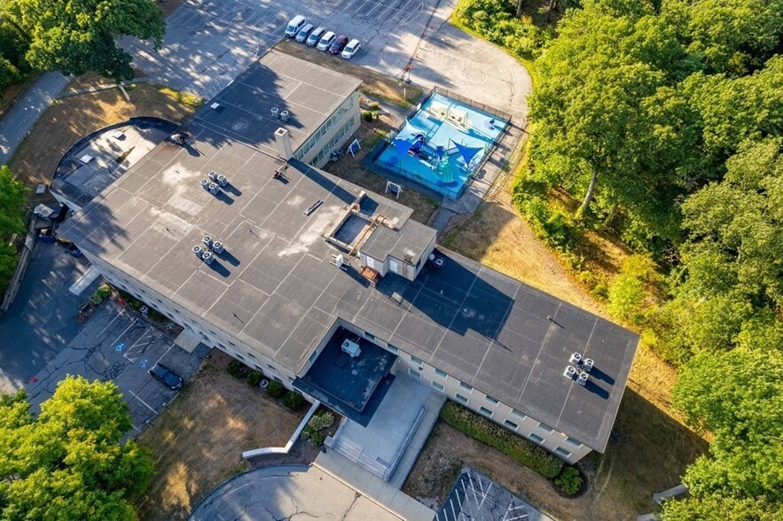 More Photos Of 141 Mansion Dr, Walpole Office For Sale