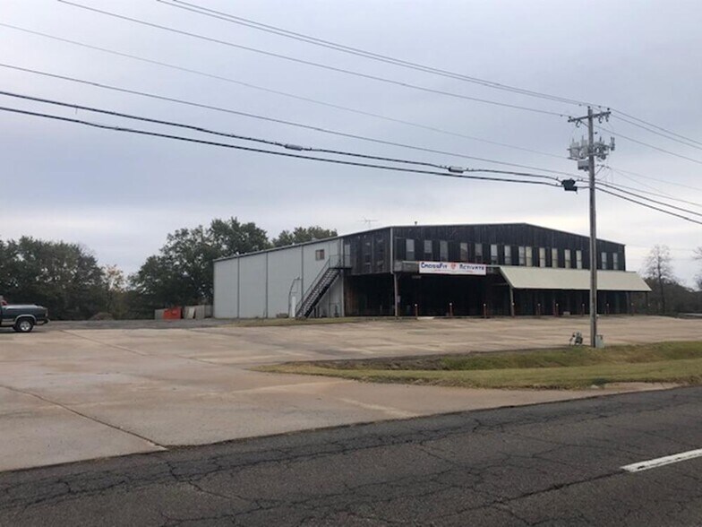 More Photos Of 9705 Rogers Ave, Fort Smith Showroom For Sale