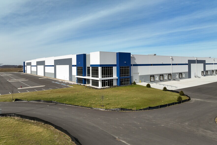 More Photos Of Turnpike Commerce Center, Shalersville Distribution For Sale