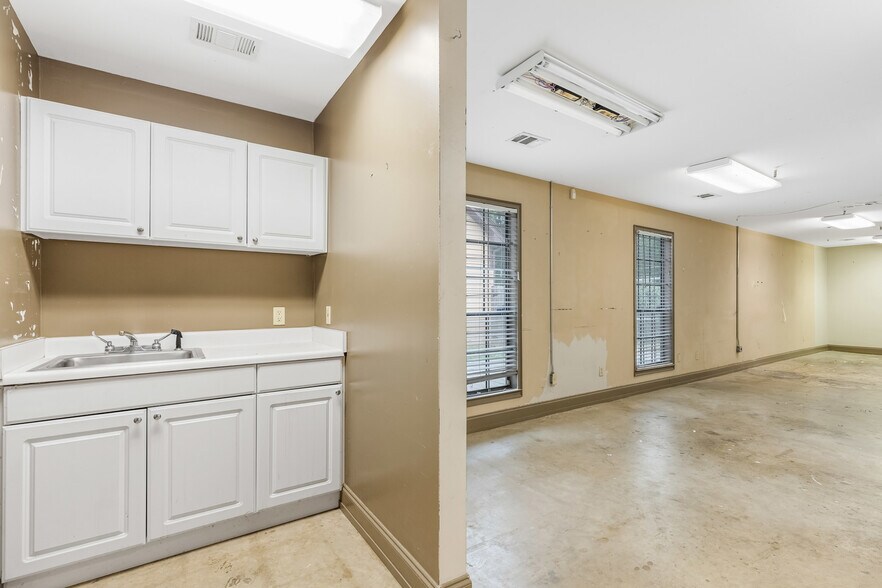 More Photos Of 478 Boulevard SE, Atlanta General Retail For Lease