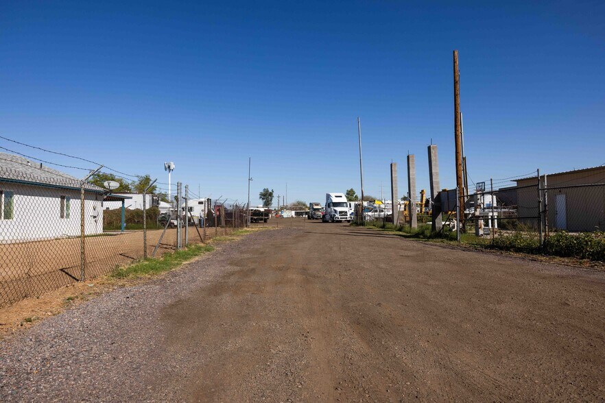 More Photos Of 5732 W Maryland Ave, Glendale Truck Terminal For Sale