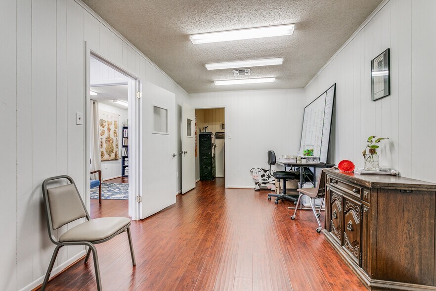 More Photos Of 901 Oak St, Jourdanton Freestanding For Sale