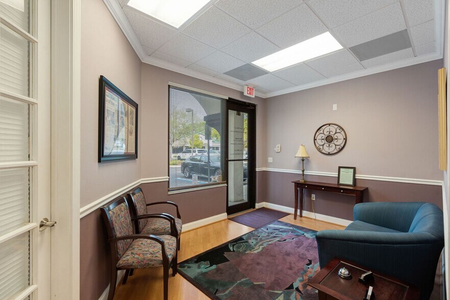 More Photos Of 3293 Fruitville Rd, Sarasota Medical For Sale