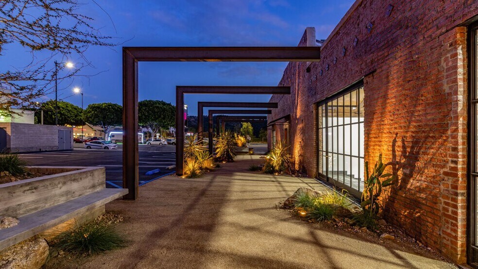 More Photos Of 5015-5025 N Figueroa St, Los Angeles Storefront Retail Office For Lease