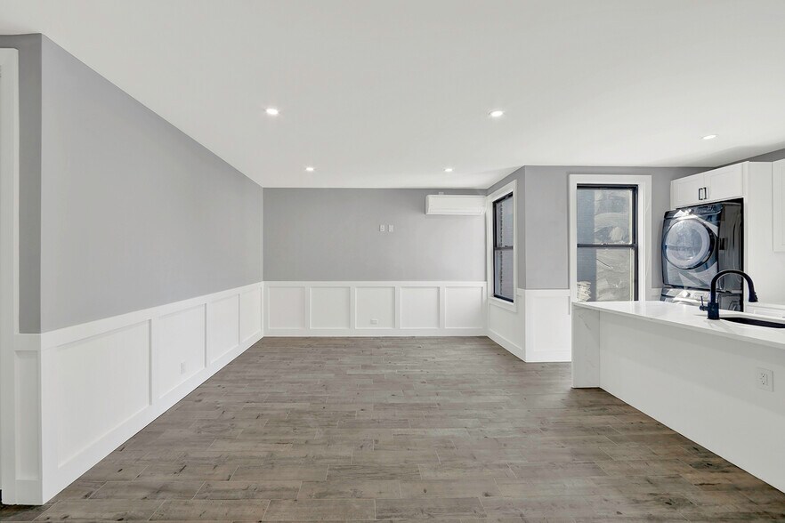 More Photos Of 31-53 Steinway St, Astoria Storefront Retail Office For Sale