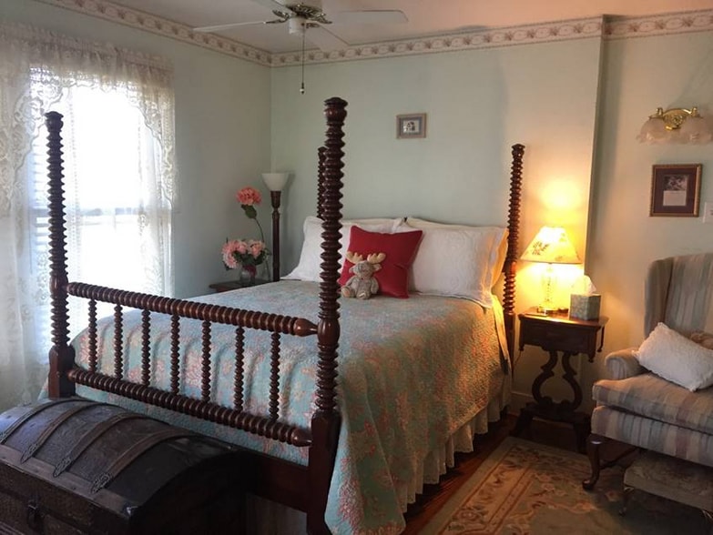 More Photos Of 611 W Woldert St, Tyler Hospitality For Sale