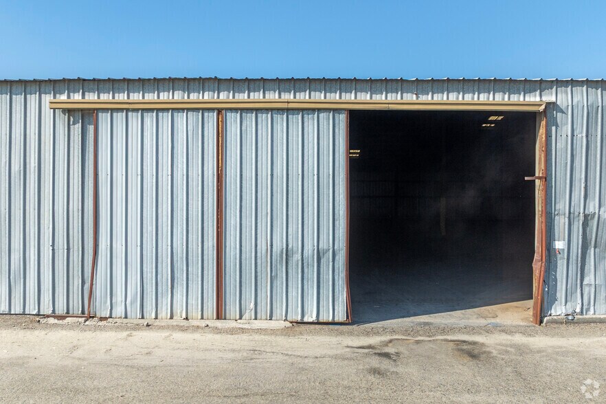 More Photos Of 10210 Idaho Ave, Hanford Warehouse For Lease
