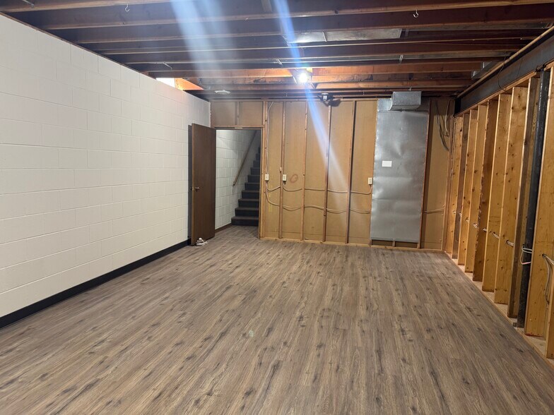 More Photos Of 2722 N 21st St, Sheboygan Office For Sale