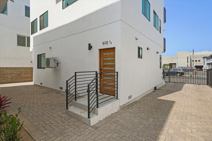 More Photos Of 910 Hudson ave, Los Angeles Apartments For Sale