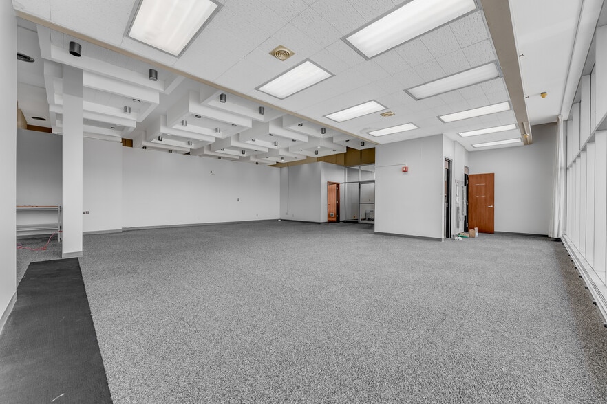 More Photos Of 214 Merchant St, Fairmont Bank For Sale