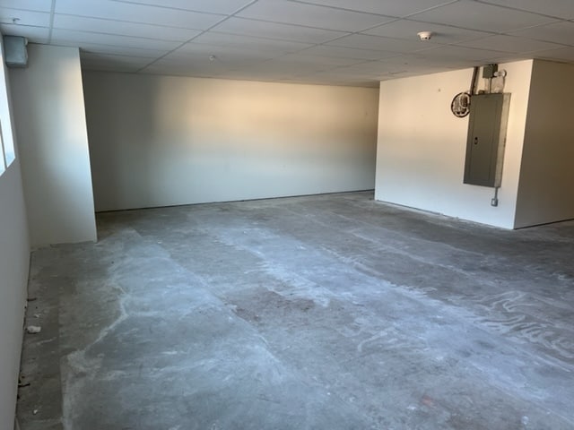More Photos Of 38033-38041 2 Av, Squamish Office Residential For Lease