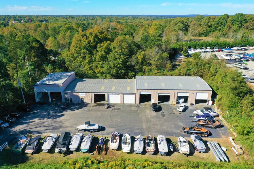 More Photos Of 6080 Lanier Islands Pky, Buford Service For Sale