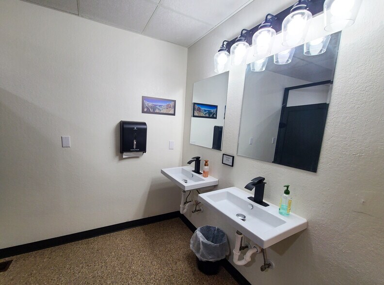 More Photos Of 109 Main St SE, Gravette Office For Lease