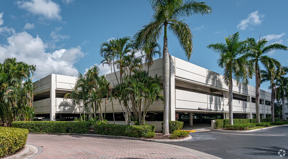 More Photos Of 5100 Town Center Cir, Boca Raton Office For Lease