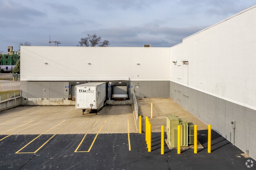 More Photos Of 4825 Marburg Ave, Cincinnati Freestanding For Lease