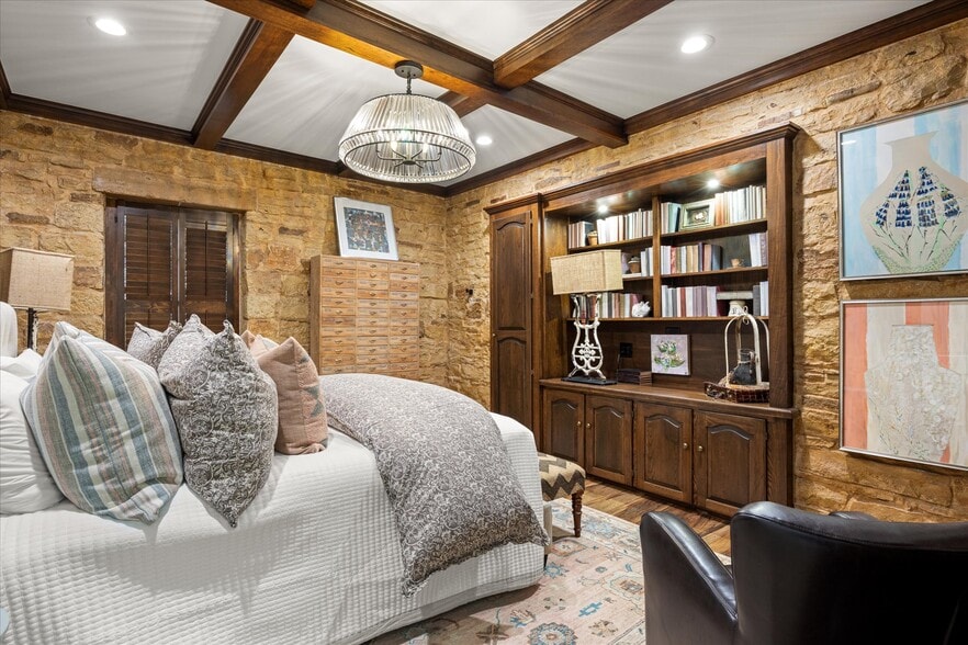 More Photos Of 111 S Houston St, Granbury Loft Creative Space For Sale