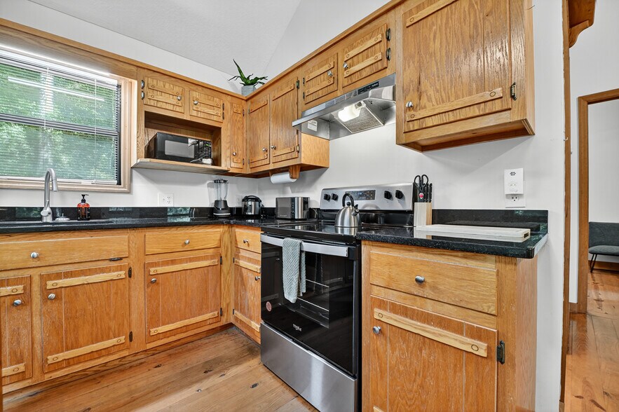 More Photos Of 77 Alpine Way, Blairsville Hotel For Sale