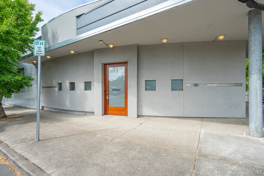 More Photos Of 1714 Broadway St, Vancouver Auto Repair For Lease