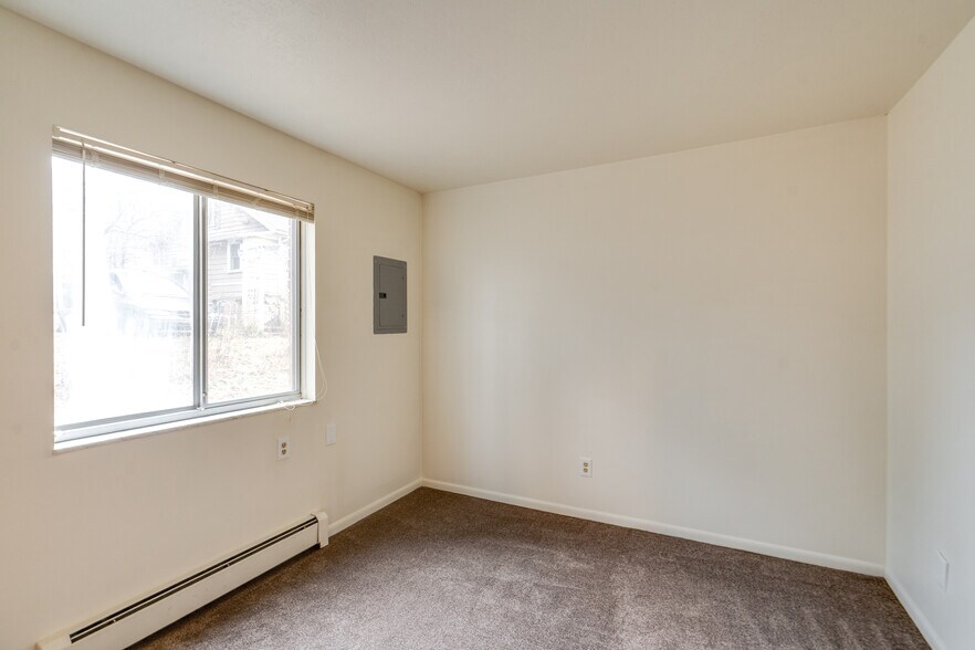 More Photos Of 2615 Ellet Ave, Akron Apartments For Sale