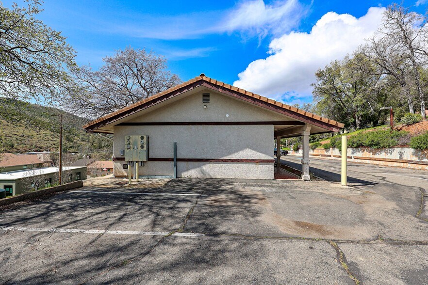 More Photos Of 5320 State Highway 49, Mariposa Office Residential For Sale