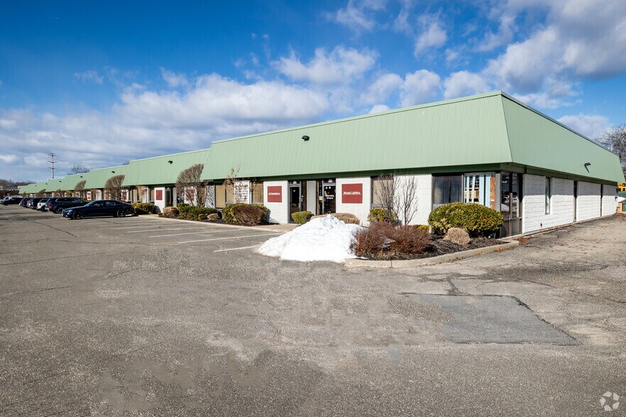 Primary Photo Of 60-90 Bridge Rd, Islandia Warehouse For Lease