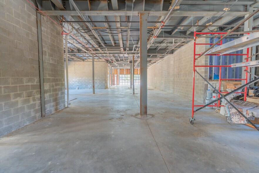 More Photos Of 4 Mill St, Bristol Restaurant For Lease