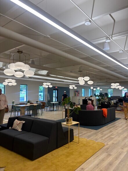 More Photos Of 2378 Wilshire Blvd, Mound Warehouse For Lease